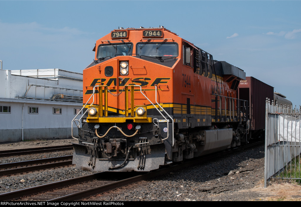 BNSF 7944